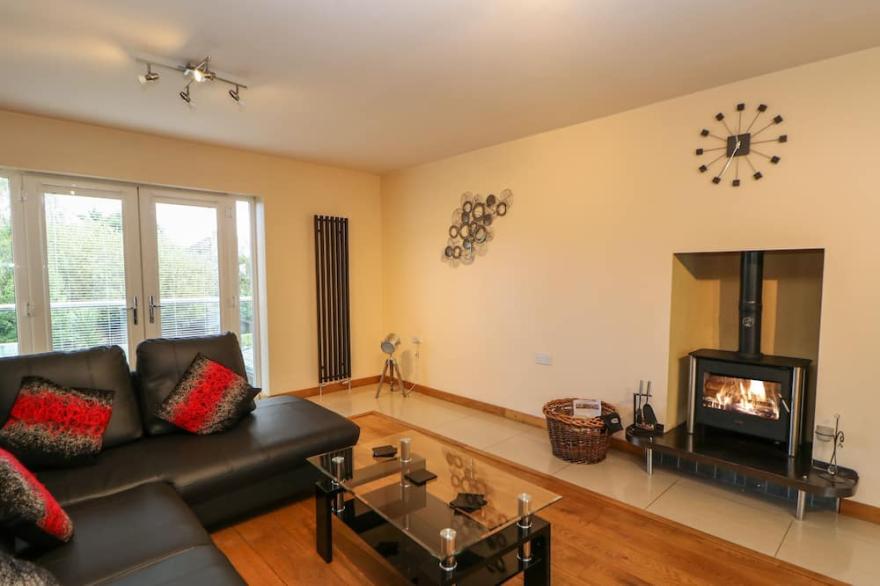 MEAD HOUSE, family friendly, luxury holiday cottage in Darlington