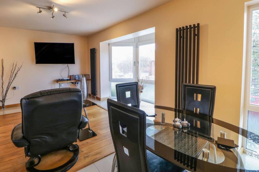MEAD HOUSE, family friendly, luxury holiday cottage in Darlington