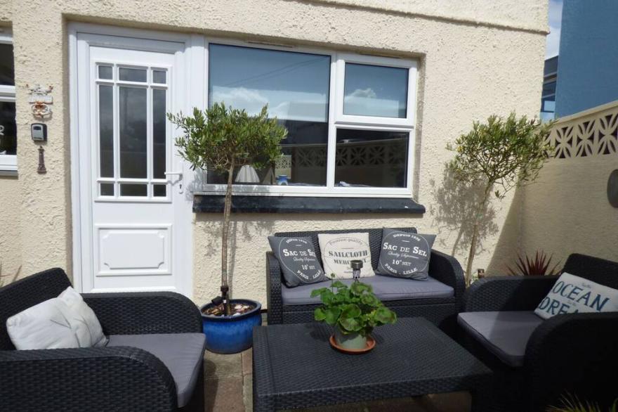 SPINDRIFT, pet friendly, country holiday cottage in Porth