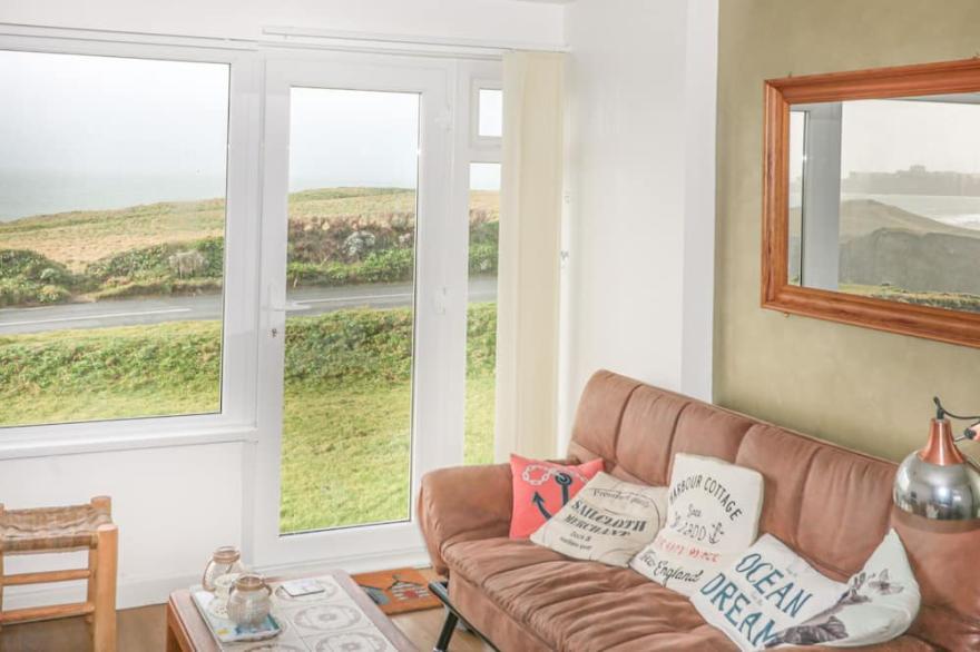 SPINDRIFT, pet friendly, country holiday cottage in Porth