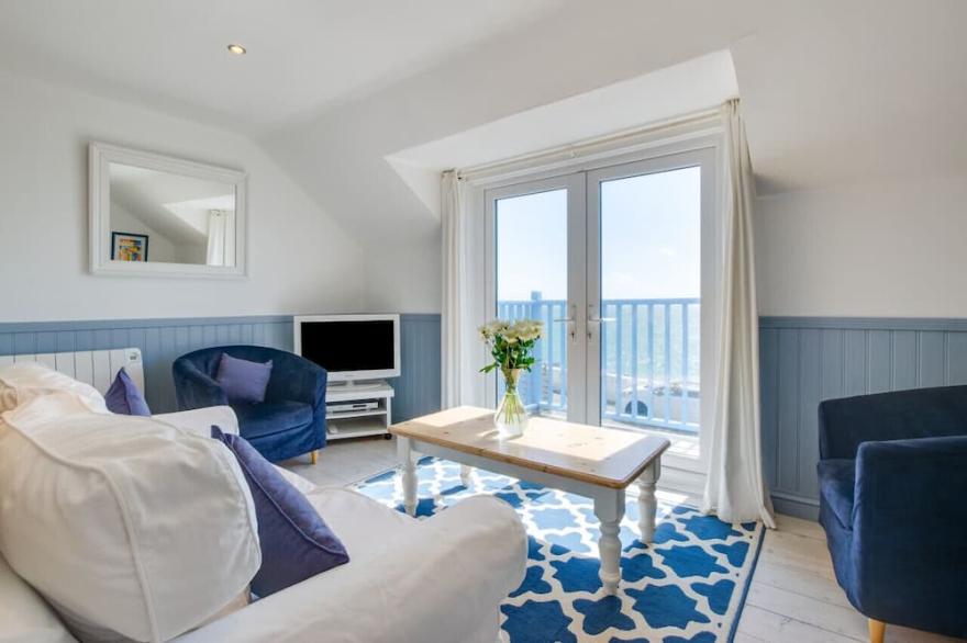 Cliff Top Cottage - Two Bedroom House, Sleeps 4
