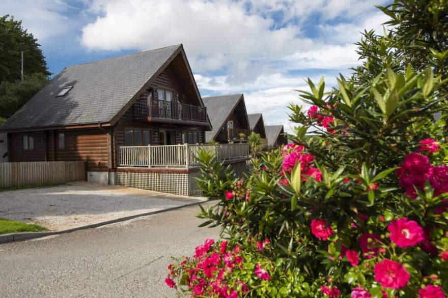 Applewood - Three Bedroom House, Sleeps 6