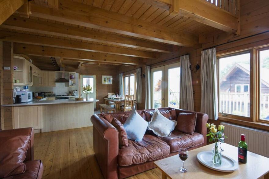 Applewood - Three Bedroom House, Sleeps 6