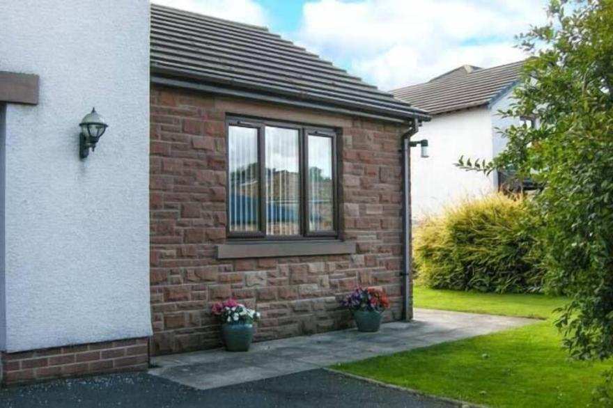ELM TREE COTTAGE, pet friendly in Appleby-In-Westmorland