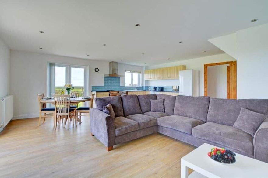 Lucerne - Three Bedroom House, Sleeps 6