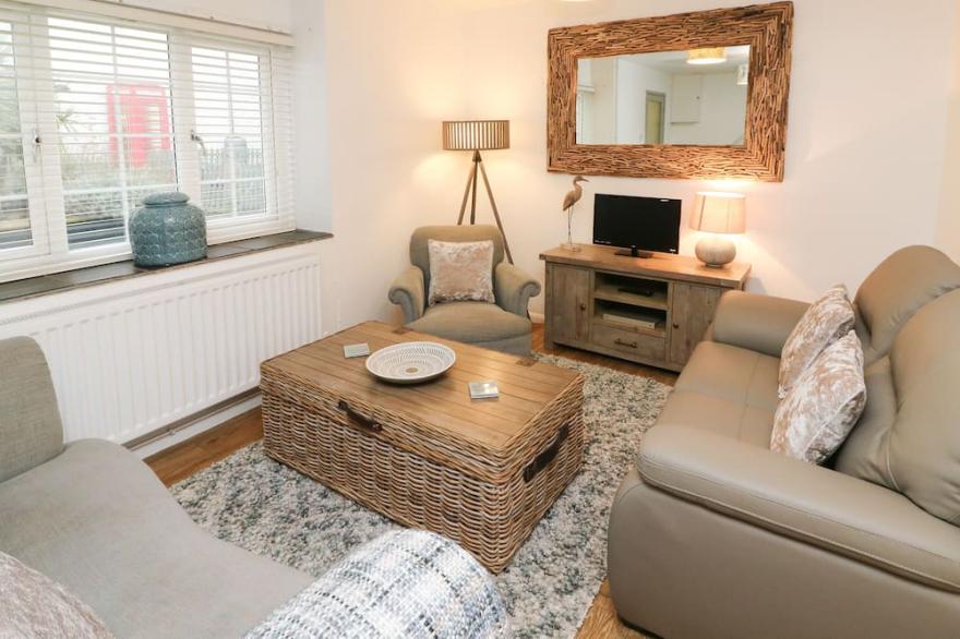HERON COTTAGE, pet friendly, character holiday cottage in Ilfracombe