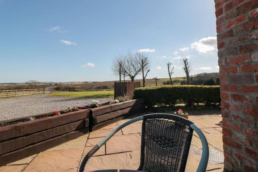 FREEBOROUGH, romantic, character holiday cottage in Moorsholm