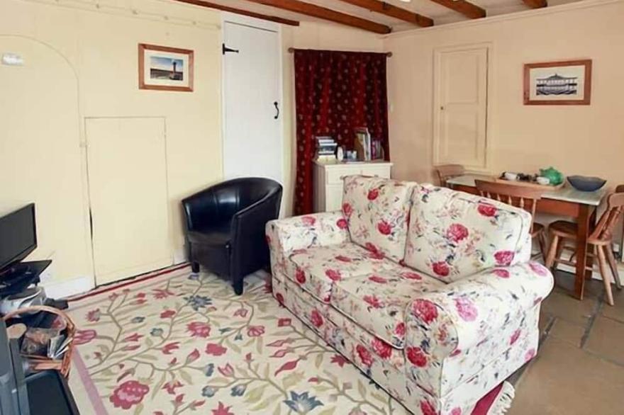 CROFT HEAD COTTAGE, family friendly, with open fire in Wrelton