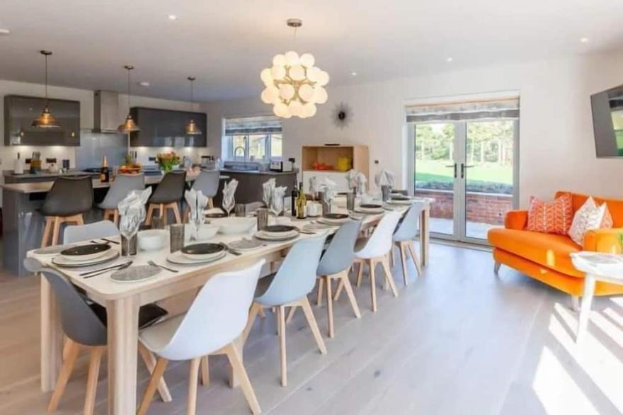 Laurel Cottage (Pet Friendly £)