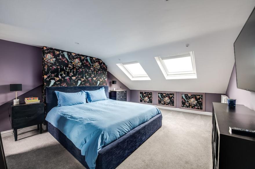 Stunning, large characterful house with Garden