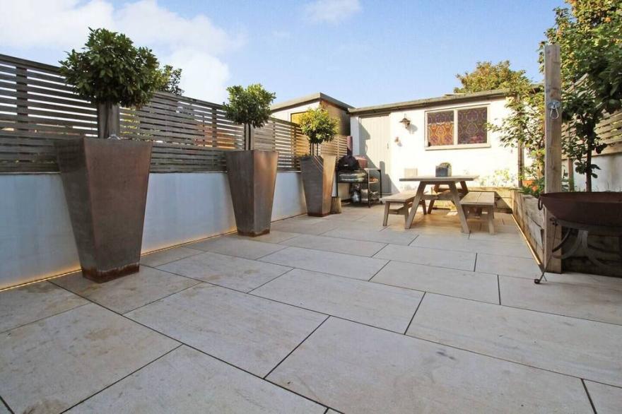 Stunning, large characterful house with Garden