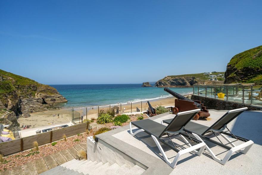 5 Star Award Winning! Hot Tub & Sea View & Fire Pit & Cinema Den & Beach Access!