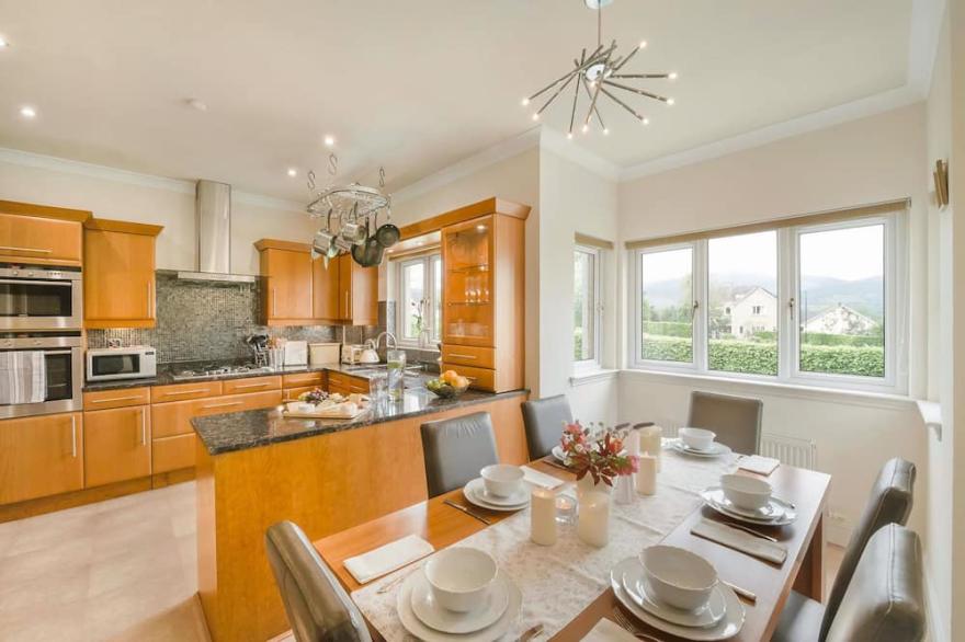 'The Willows' A Charming home on Dollarbeg Castle Estate