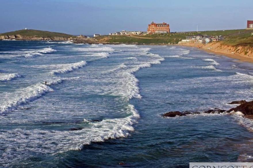 Crysawna is residential courtyard property located above the town centre of Newquay and its glorious beaches