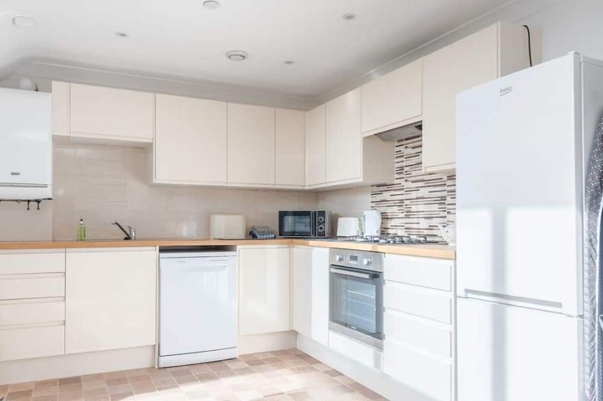 Crysawna is residential courtyard property located above the town centre of Newquay and its glorious beaches