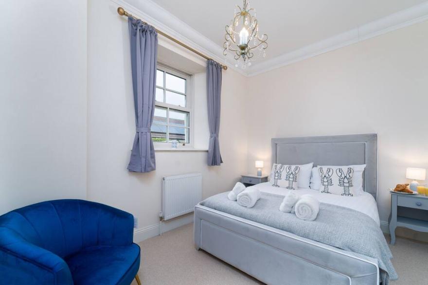 The Cornwall House – Sleeps 6 – Hayle – Parking – Private Courtyard - Pets