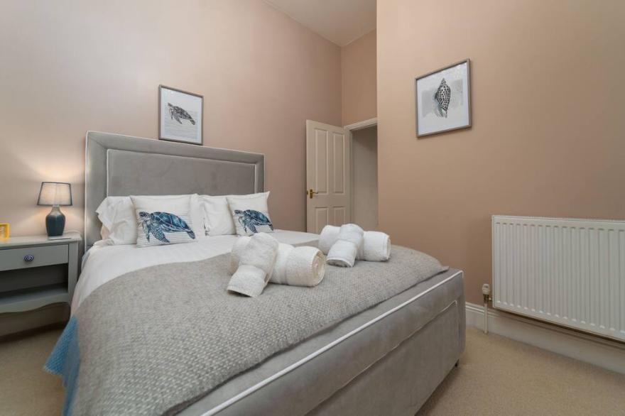 The Cornwall House – Sleeps 6 – Hayle – Parking – Private Courtyard - Pets