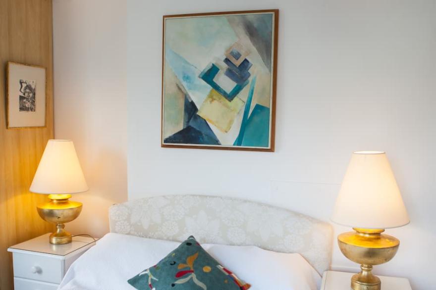 Luxury Studio in a crenellated tower in the historic centre of Oxford