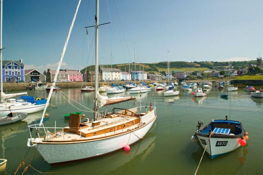 Awelon y Mor - Three Bedroom House, Sleeps 6