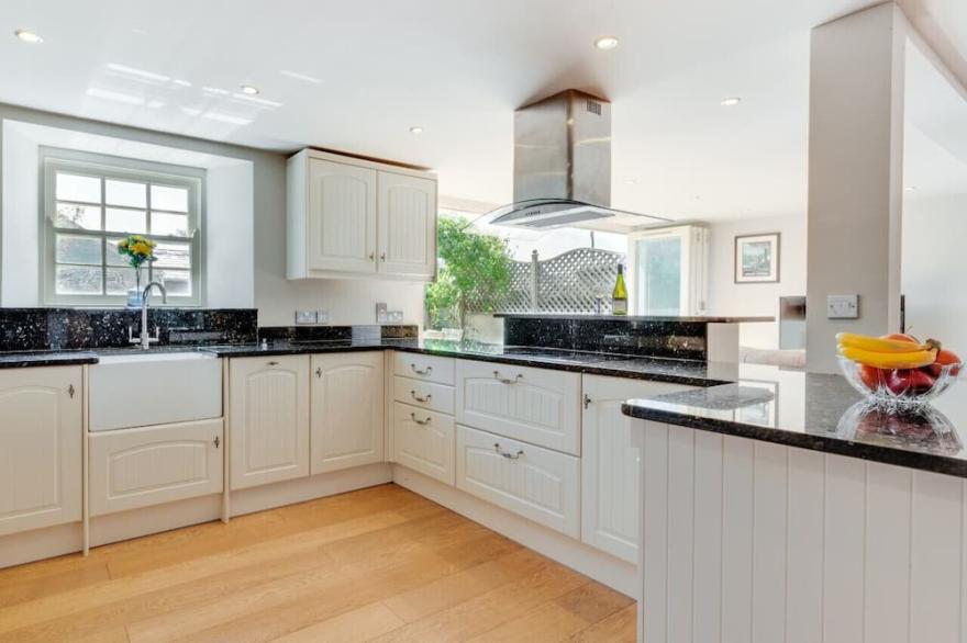 Awelon y Mor - Three Bedroom House, Sleeps 6