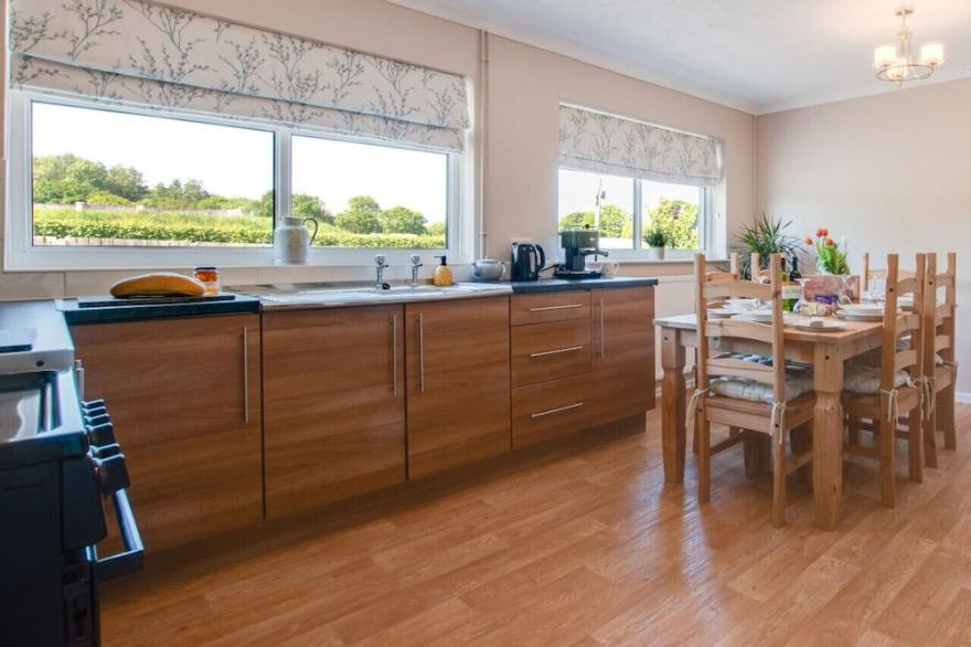 Erw Las - Three Bedroom House, Sleeps 6