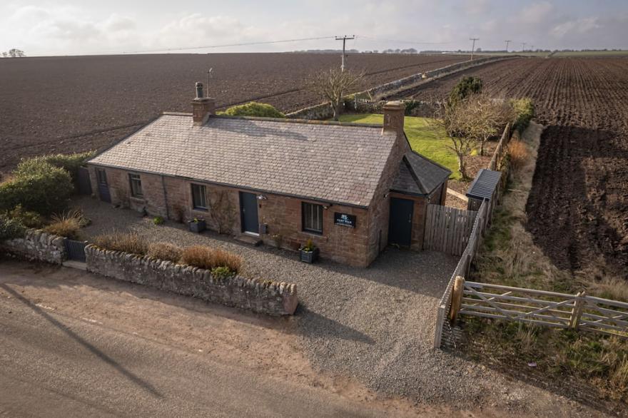 Secluded cottage w/hot tub & close to cliff walks