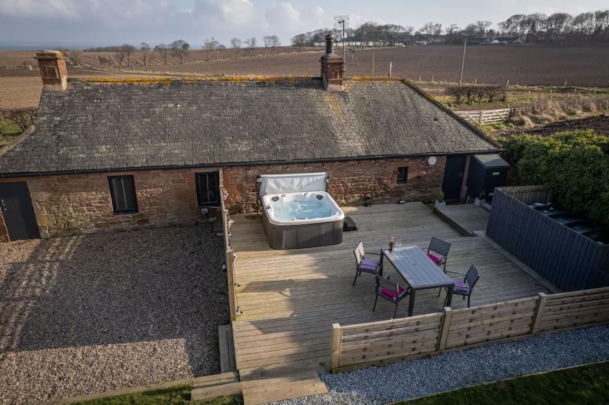 Secluded cottage w/hot tub & close to cliff walks