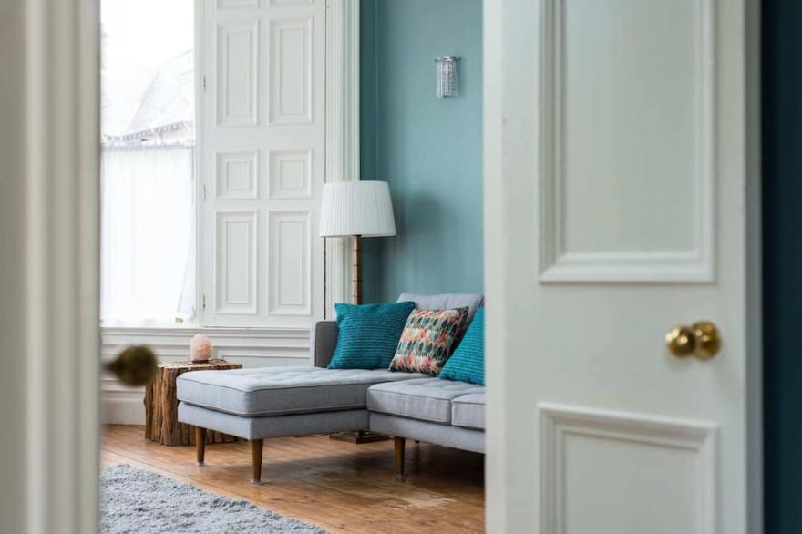 Spacious ground floor apartment, parking & near beach