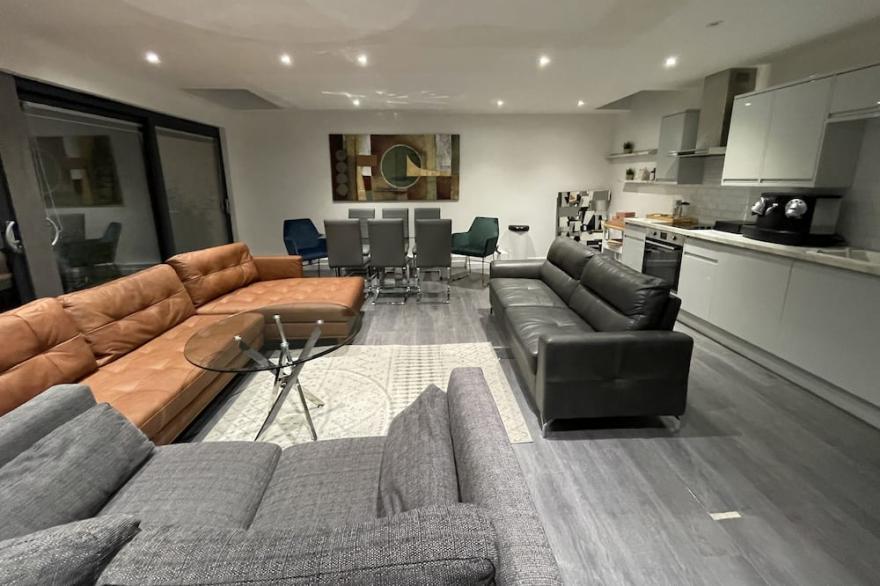 Detached Luxury House in the Hart of Islington