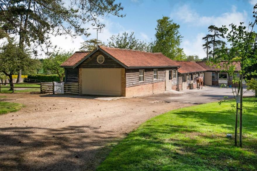 Converted stable and the perfect romantic getaway - Orchard Cottage, Didmarton