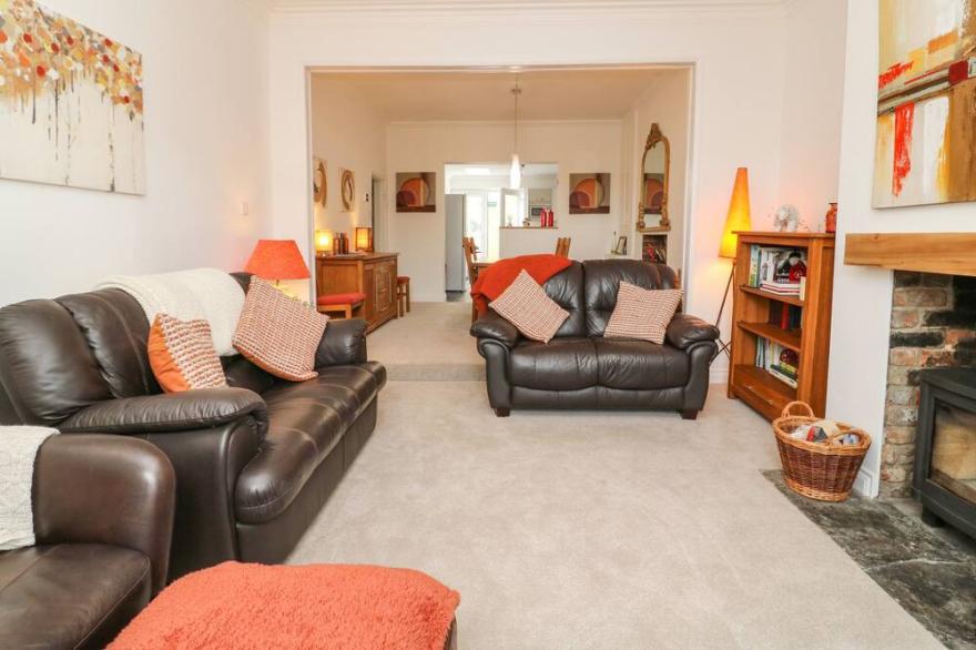 LAKE VIEW, pet friendly, character holiday cottage in Nafferton