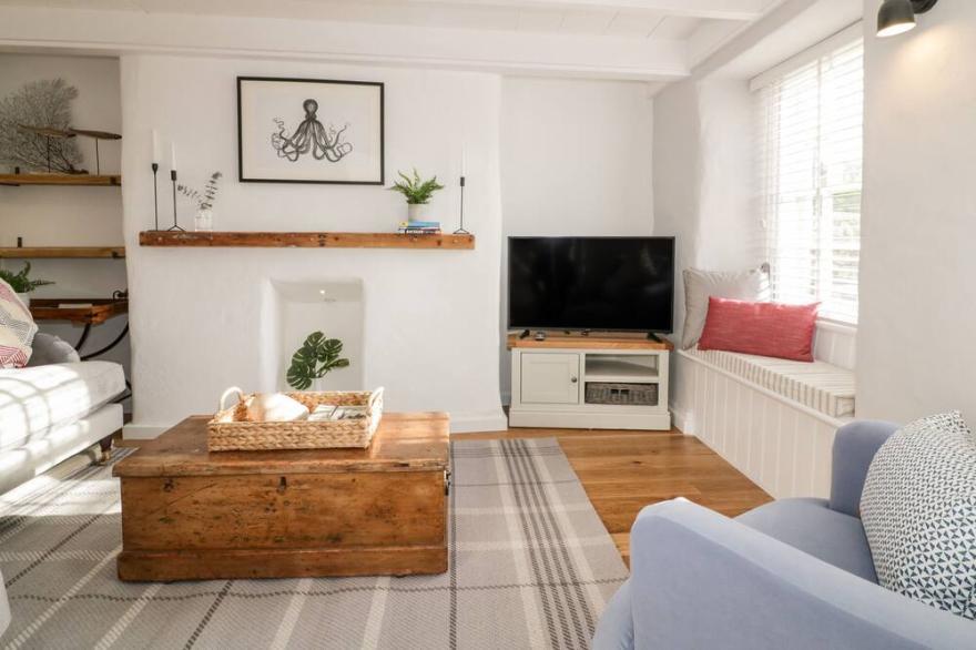 5 CHURCH ROAD, family friendly, character holiday cottage in Holmbush