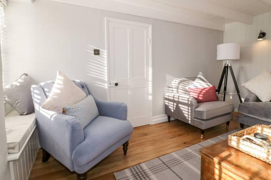 5 CHURCH ROAD, family friendly, character holiday cottage in Holmbush