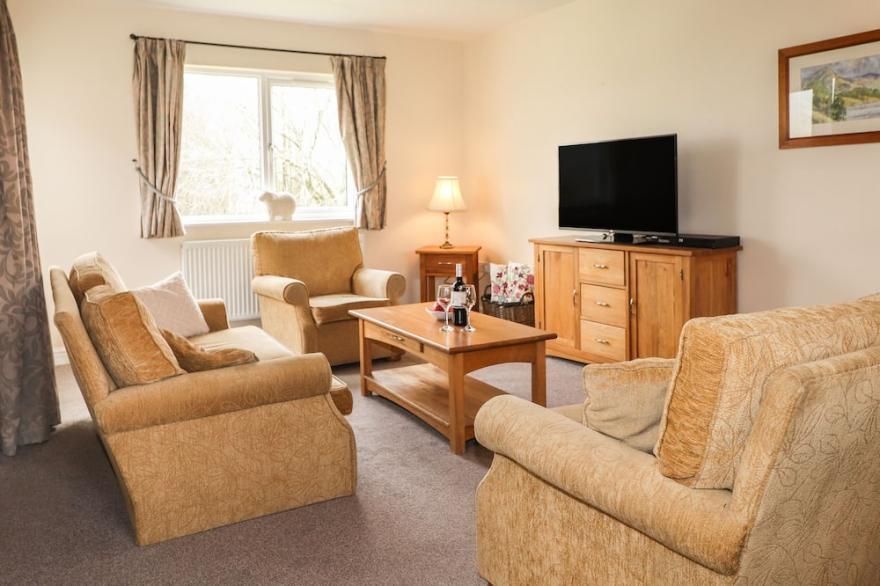 TILLY MINT COTTAGE, family friendly, with pool in Pooley Bridge