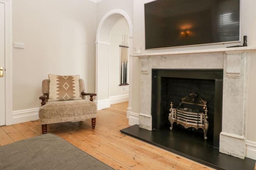 THE BEACH HOUSE, family friendly, country holiday cottage in Swanage