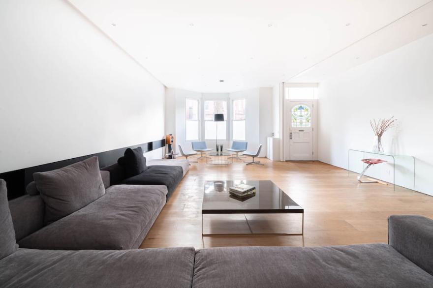 Luxury London House - Gym, Garden, Cinema, Pool Table, large spaces