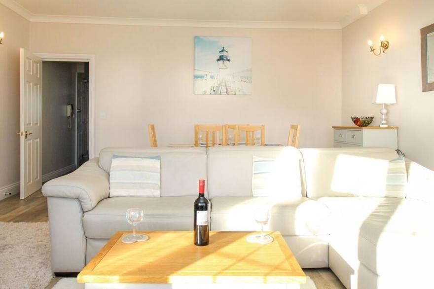 OCEAN WATCH 5, family friendly, country holiday cottage in Greenhill