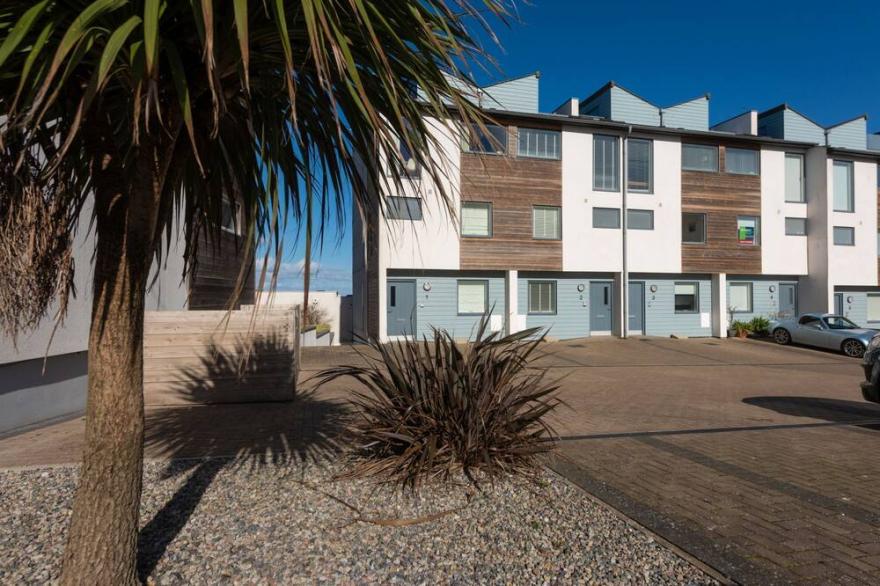 No.2 Quay Court -  a house that sleeps 8 guests  in 4 bedrooms
