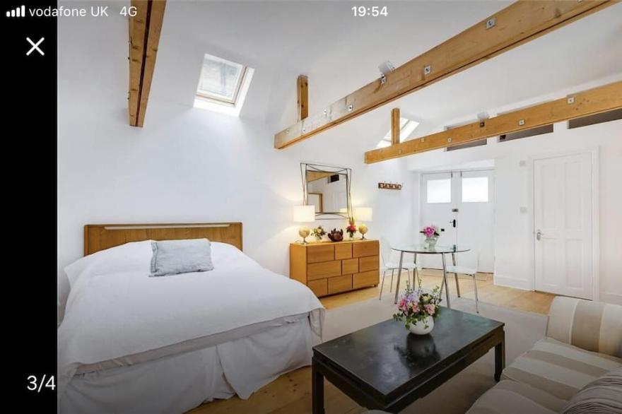 Kensington Garden studio cottage