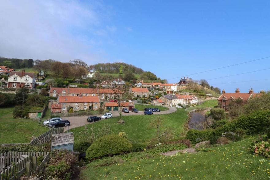 THE COTTAGE, character holiday cottage, with a garden in Sandsend