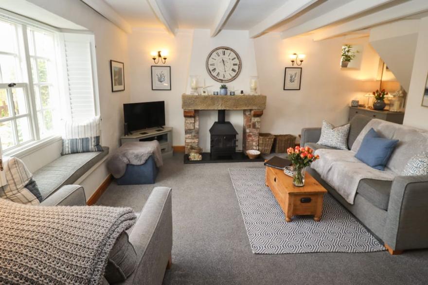 THE COTTAGE, character holiday cottage, with a garden in Sandsend