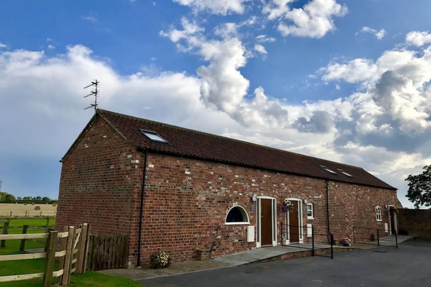 3 cottages, booked together sleeps 12. Big garden. 30 mins York