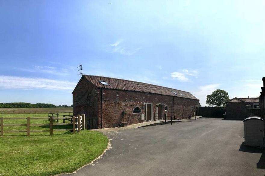 3 cottages, booked together sleeps 12. Big garden. 30 mins York