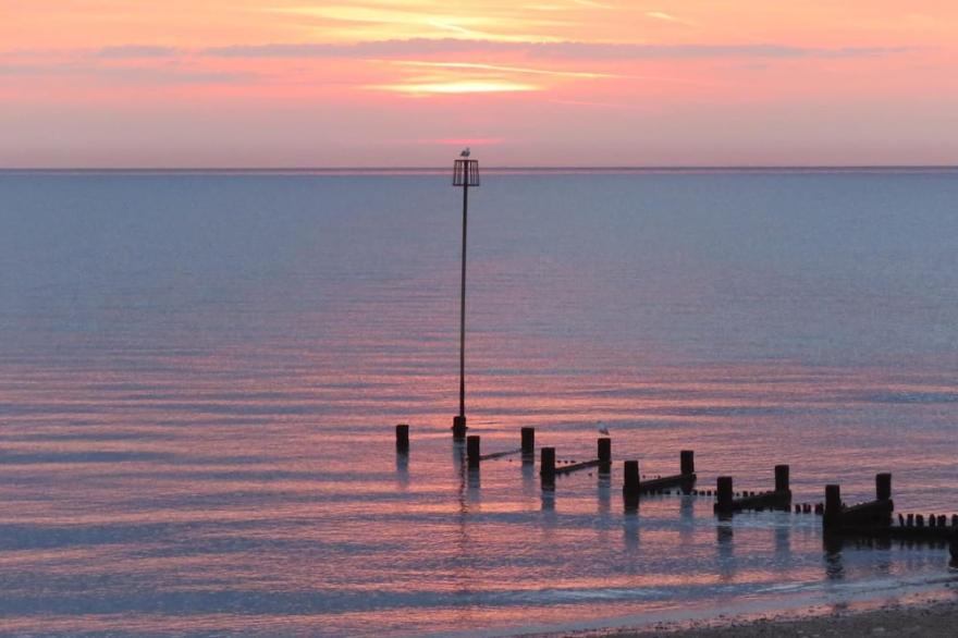 Alberta Lodge, Cedar Springs, Heacham. Just a few minutes walk to the beach.