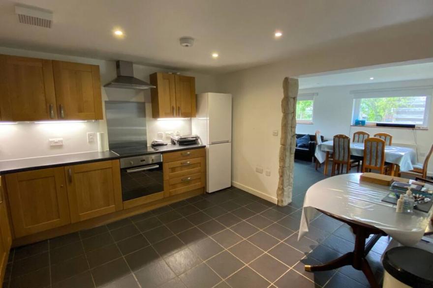 Cosy, peaceful cottage with views to hills and woodlands