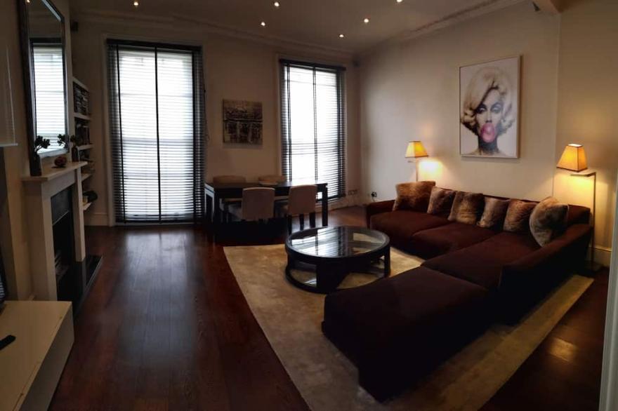 Luxury semi detached house in Knightsbridge with 3bds and A/C close to Harrods