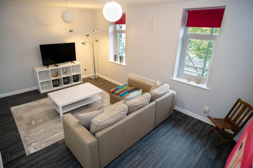 Two Bedroom Duplex in Angel High Street Close to Shops and Cafes