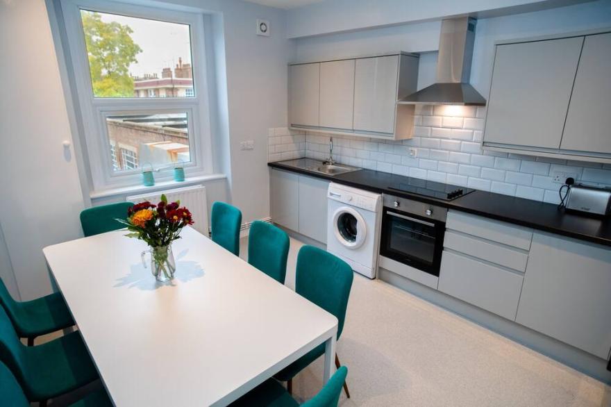 Two Bedroom Duplex in Angel High Street Close to Shops and Cafes
