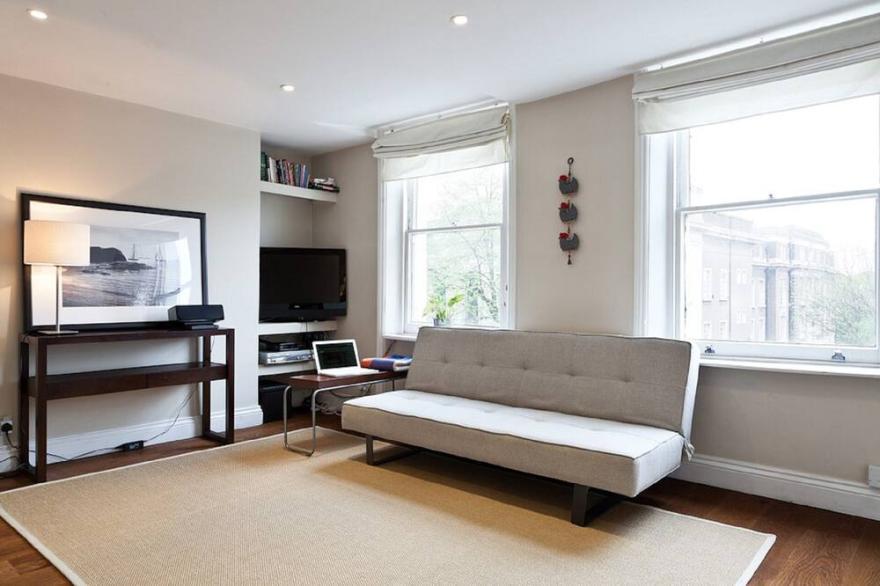 Entire Victorian Mansion 7 bedrooms 3 bathrooms terraces & balcony