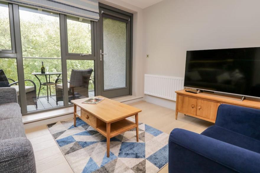 LEVEN VIEW, romantic in Newby Bridge